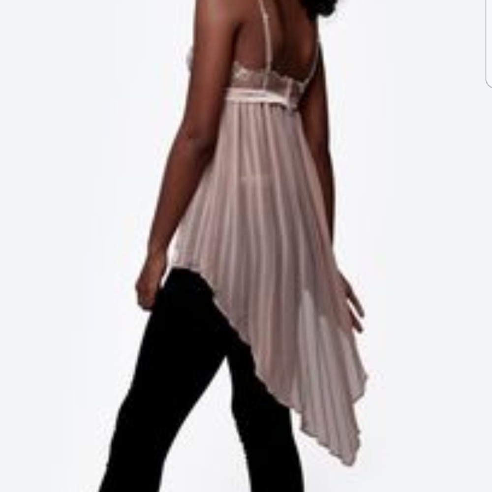 Elegant Lace Trim Camisole in Cream - Picture 2 of 2